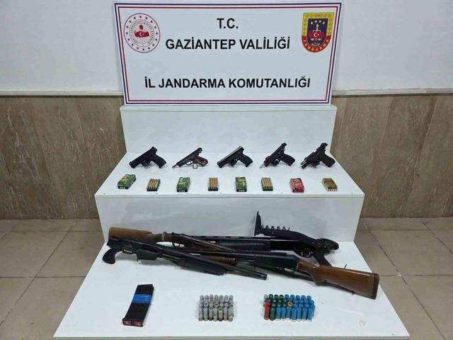 Jandarmanın uyuşturucu ve kaçakçılık operasyonlarında 311 şahıs yakalandı 1