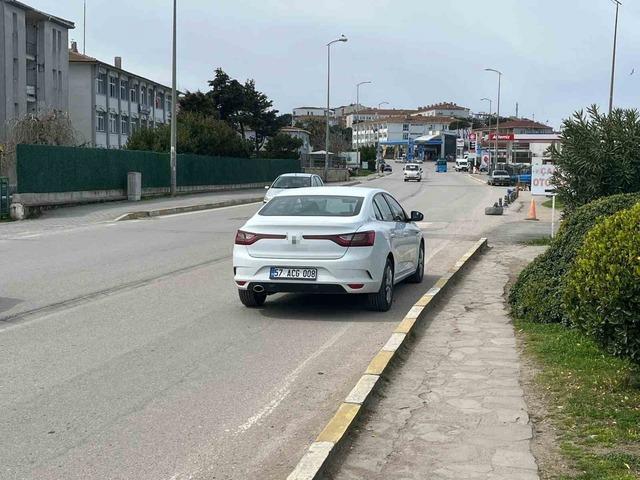 Sinop&rsquo;ta otomobil ile motosiklet &ccedil;arpıştı: 2 yaralı 2