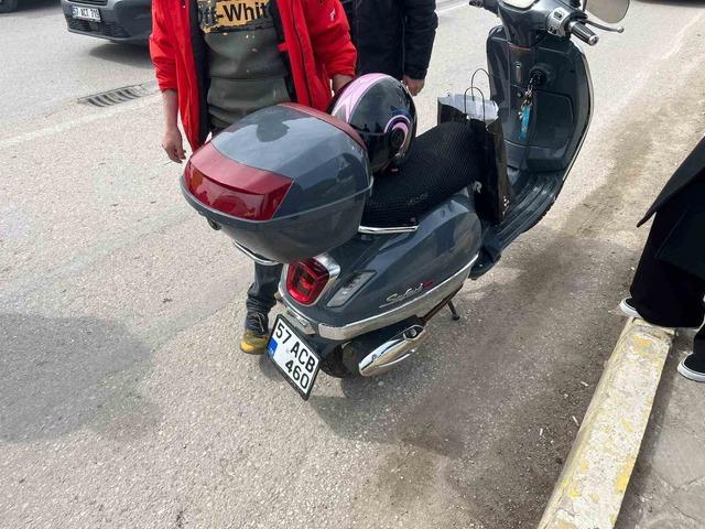 Sinop&rsquo;ta otomobil ile motosiklet &ccedil;arpıştı: 2 yaralı 1