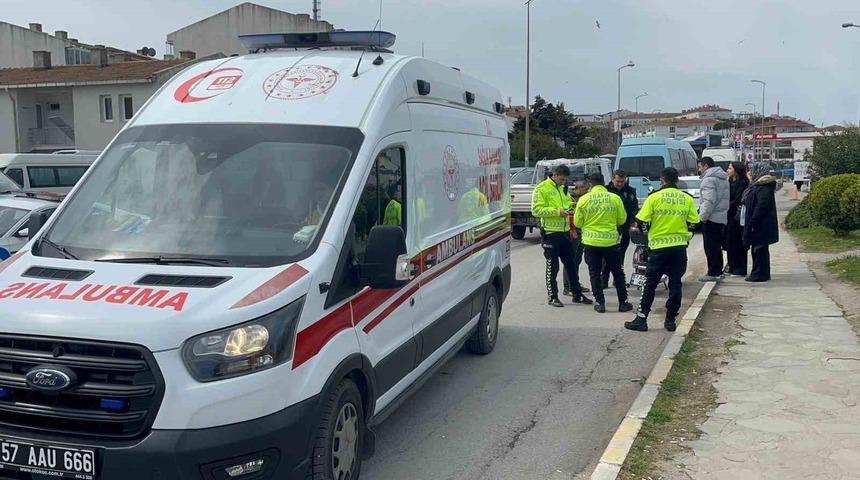 Sinop&rsquo;ta otomobil ile motosiklet &ccedil;arpıştı: 2 yaralı