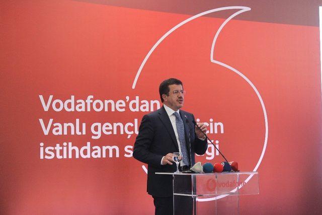 Ekonomi Bakanı Zeybekci: “Ya bu dalganın üzerine çıkıp sörf yapacağız ya da o dalganın altında kalacağız”