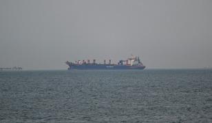 ABD-İran ateşkesi sonrası H&uuml;rm&uuml;z Boğazı'ndan ilk gemiler ge&ccedil;ti