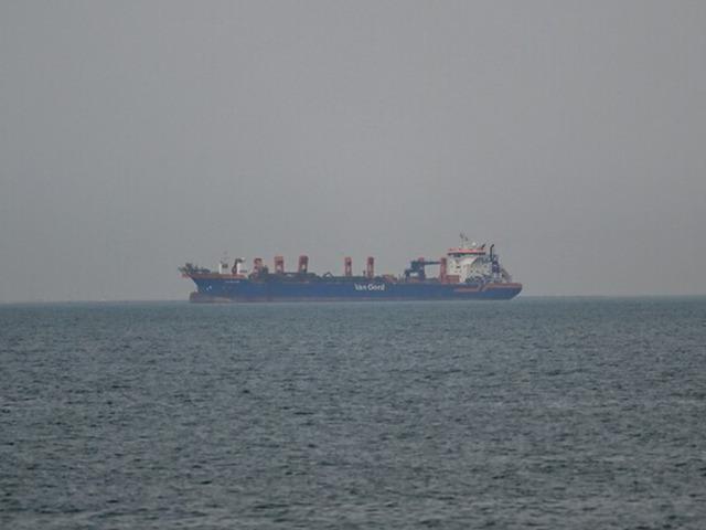 ABD-İran ateşkesi sonrası H&uuml;rm&uuml;z Boğazı'ndan ilk gemiler ge&ccedil;ti