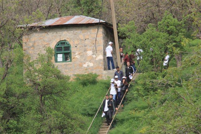 Nehri Kabristanlığındaki bakımsızlığa büyük tepki