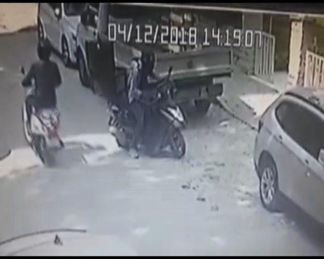 Anahtarı üzerinde unutulan motosiklet böyle çalındı