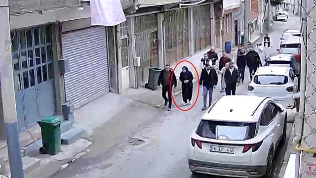 Eşini neden 15 parçaya ayırdığını böyle anlattı! Cesedi attığı çöp kutularını gösterdi