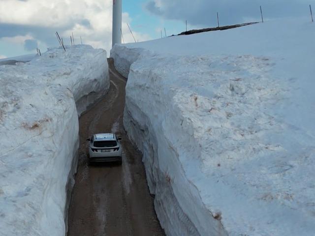 G&ouml;r&uuml;nt&uuml;ler Tokat&rsquo;tan! 6 metreyi bulan kar duvarları şaşkına &ccedil;evirdi