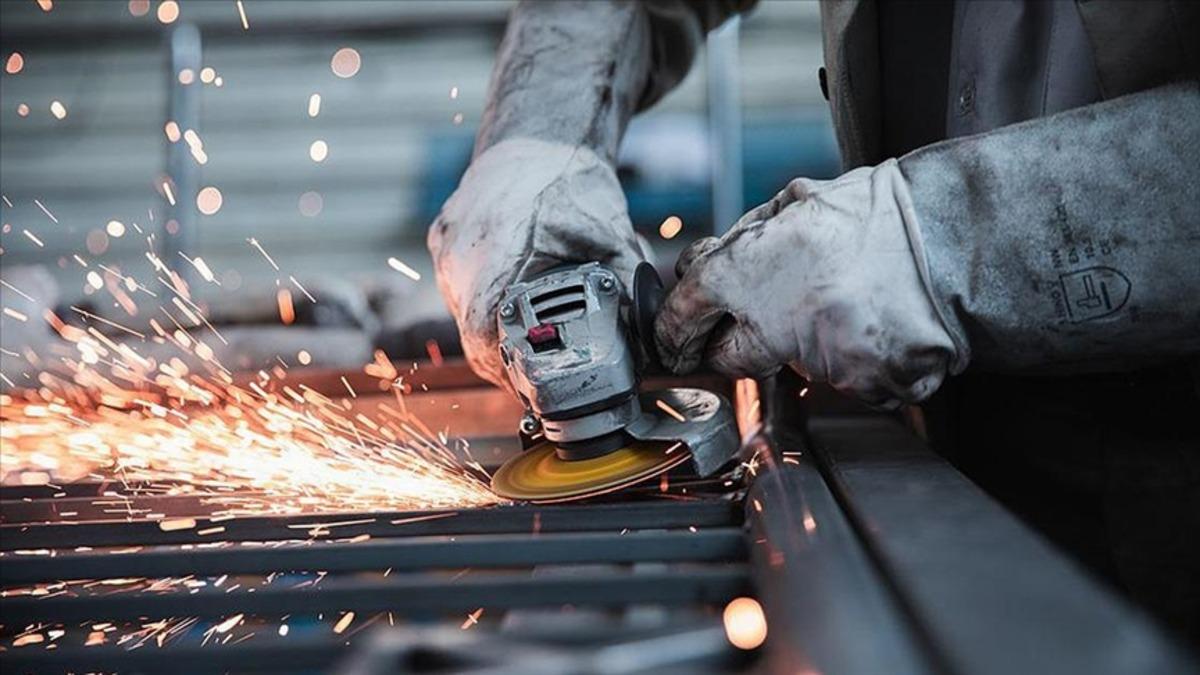 Fabrika siparişleri azaldı  Savaş ekonomik bedelini &ouml;detmeye başladı  1