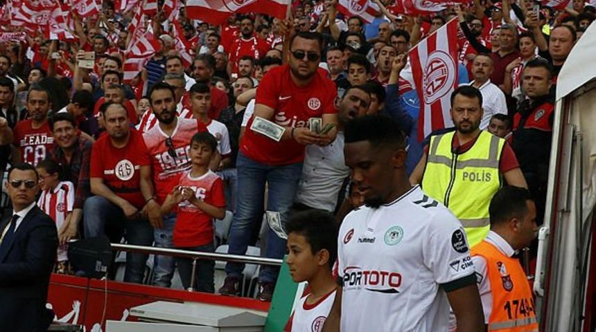 Antalya'da Eto'o'ya şok tepki!