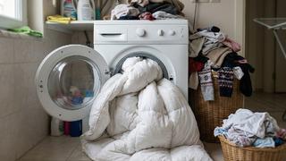 Bir türlü çamaşır makinesine sığmayan yorganları yıkamanın en pratik yolu
