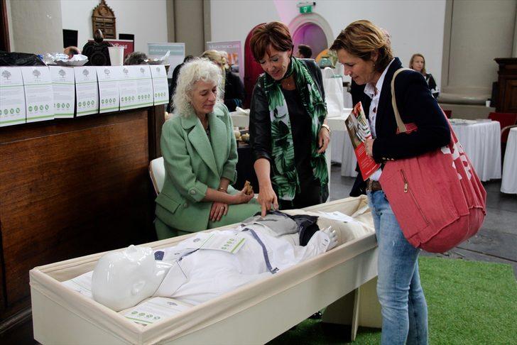 En yeni trendler, son model tabutlar... Buyurun cenaze fuarına! G2