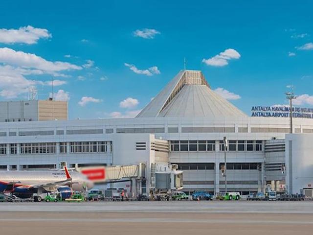 Yolcu sayısı yılın ilk aylarında 3 milyonu aştı! Antalya Havalimanı'nda yoğunluk