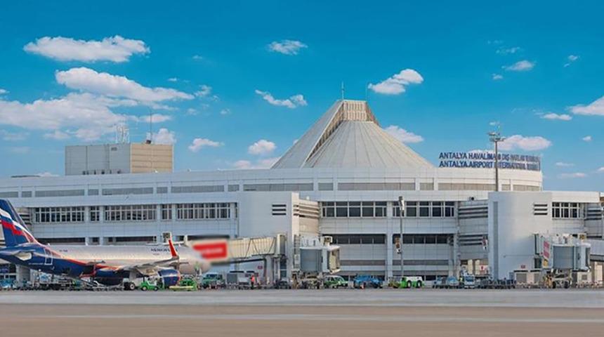 Yolcu sayısı yılın ilk aylarında 3 milyonu aştı! Antalya Havalimanı'nda yoğunluk