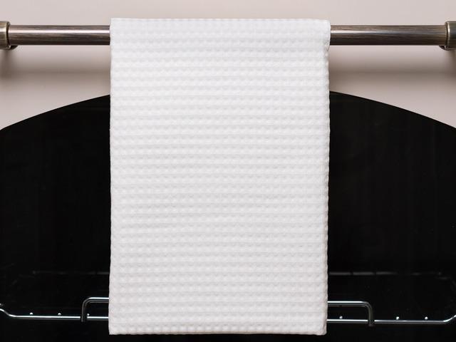 Mutfak havlularını fırın kapağına asmanın tehlikesi ortaya &ccedil;ıktı