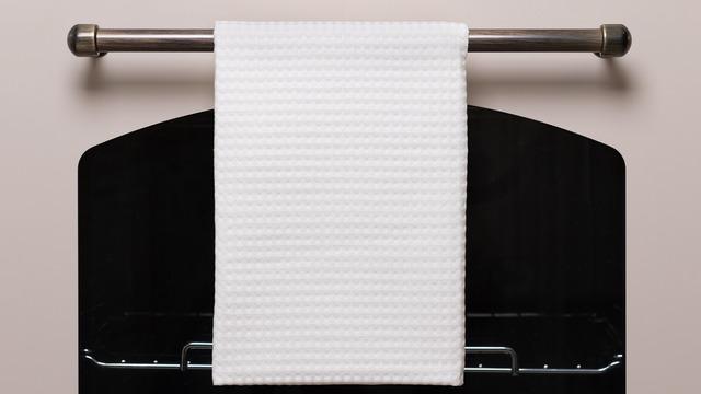 Mutfak havlularını fırın kapağına asmadan önce bir kez daha düşünün!