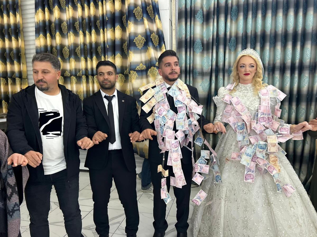 İskoçyalı geline Van usulü düğün! "Kültürümüzü çok sevdiler" 3