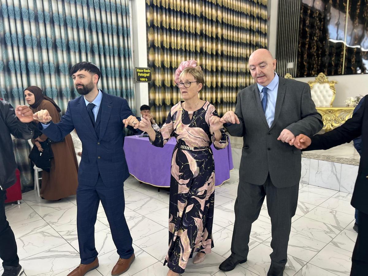 İskoçyalı geline Van usulü düğün! "Kültürümüzü çok sevdiler" 2