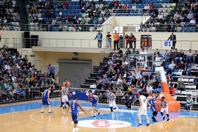 Sakarya Büyükşehir Basketbol-Anadolu Efes: 74-100 3