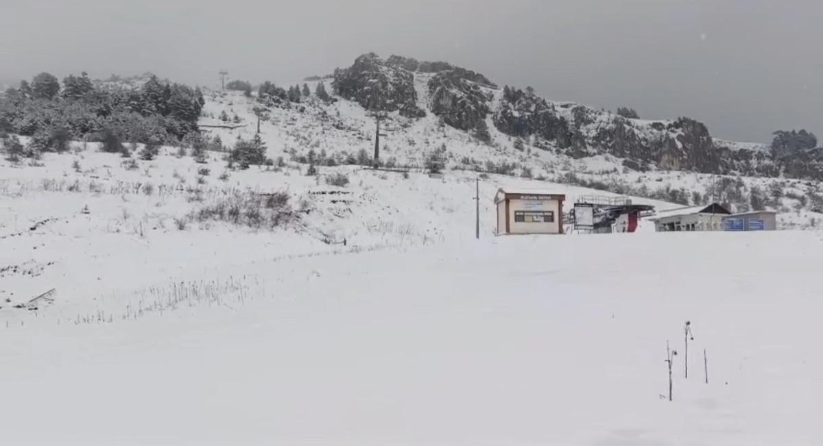 Nisan ayında kar s&uuml;rprizi! Bir&ccedil;ok ilimiz beyaza b&uuml;r&uuml;nd&uuml;: İşte yurttan kartpostallık g&ouml;r&uuml;nt&uuml;ler! 3