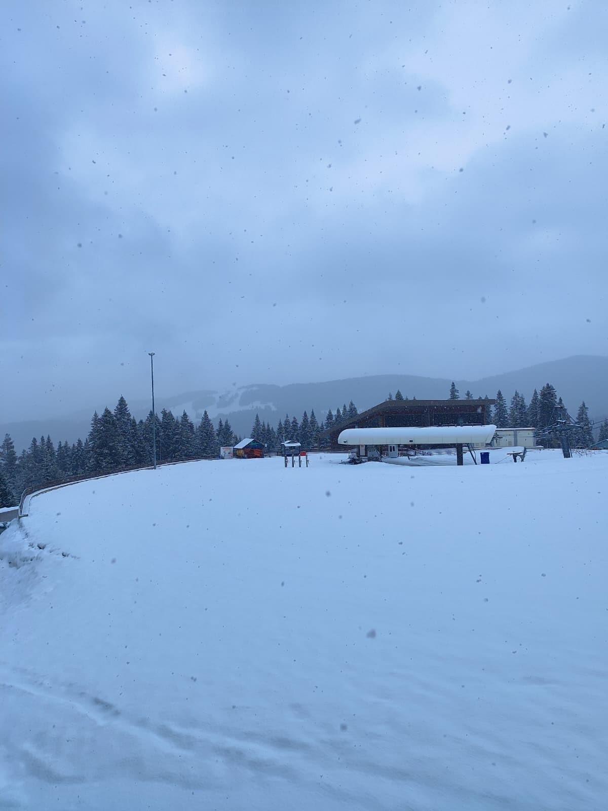 Nisan ayında kar s&uuml;rprizi! Bir&ccedil;ok ilimiz beyaza b&uuml;r&uuml;nd&uuml;: İşte yurttan kartpostallık g&ouml;r&uuml;nt&uuml;ler! 5