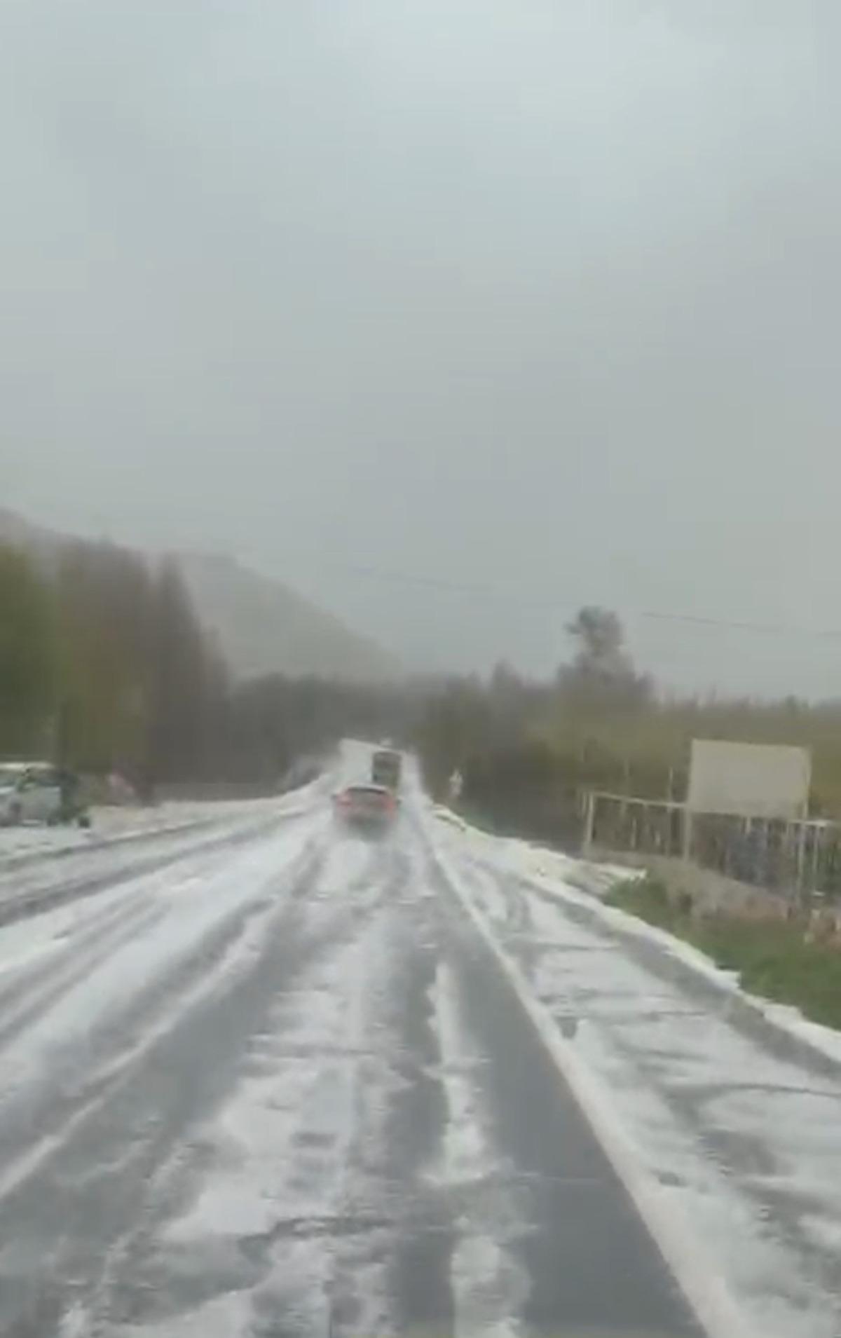 Nisan ayında kar s&uuml;rprizi! Bir&ccedil;ok ilimiz beyaza b&uuml;r&uuml;nd&uuml;: İşte yurttan kartpostallık g&ouml;r&uuml;nt&uuml;ler! 7