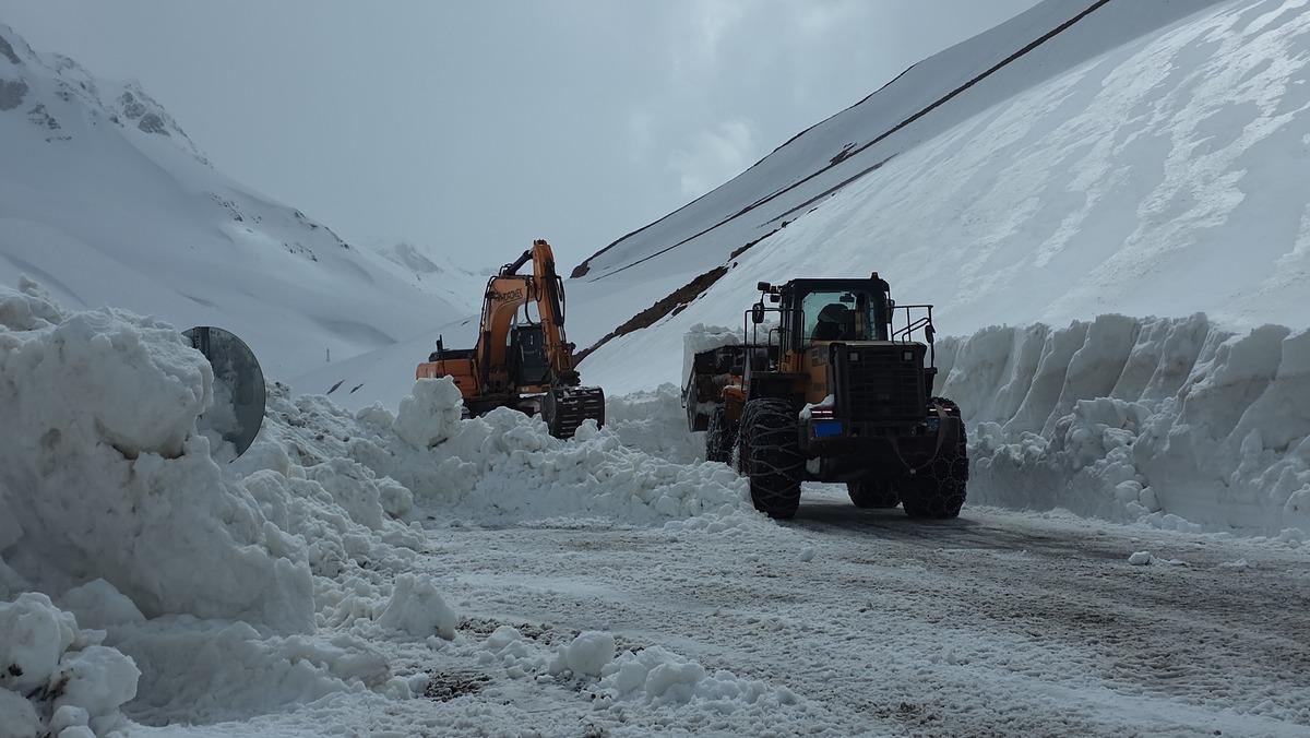 Nisan ayında kar s&uuml;rprizi! Bir&ccedil;ok ilimiz beyaza b&uuml;r&uuml;nd&uuml;: İşte yurttan kartpostallık g&ouml;r&uuml;nt&uuml;ler! 10