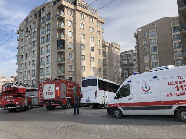 Alev alan şarj cihazı yatak odasında yangın çıkardı