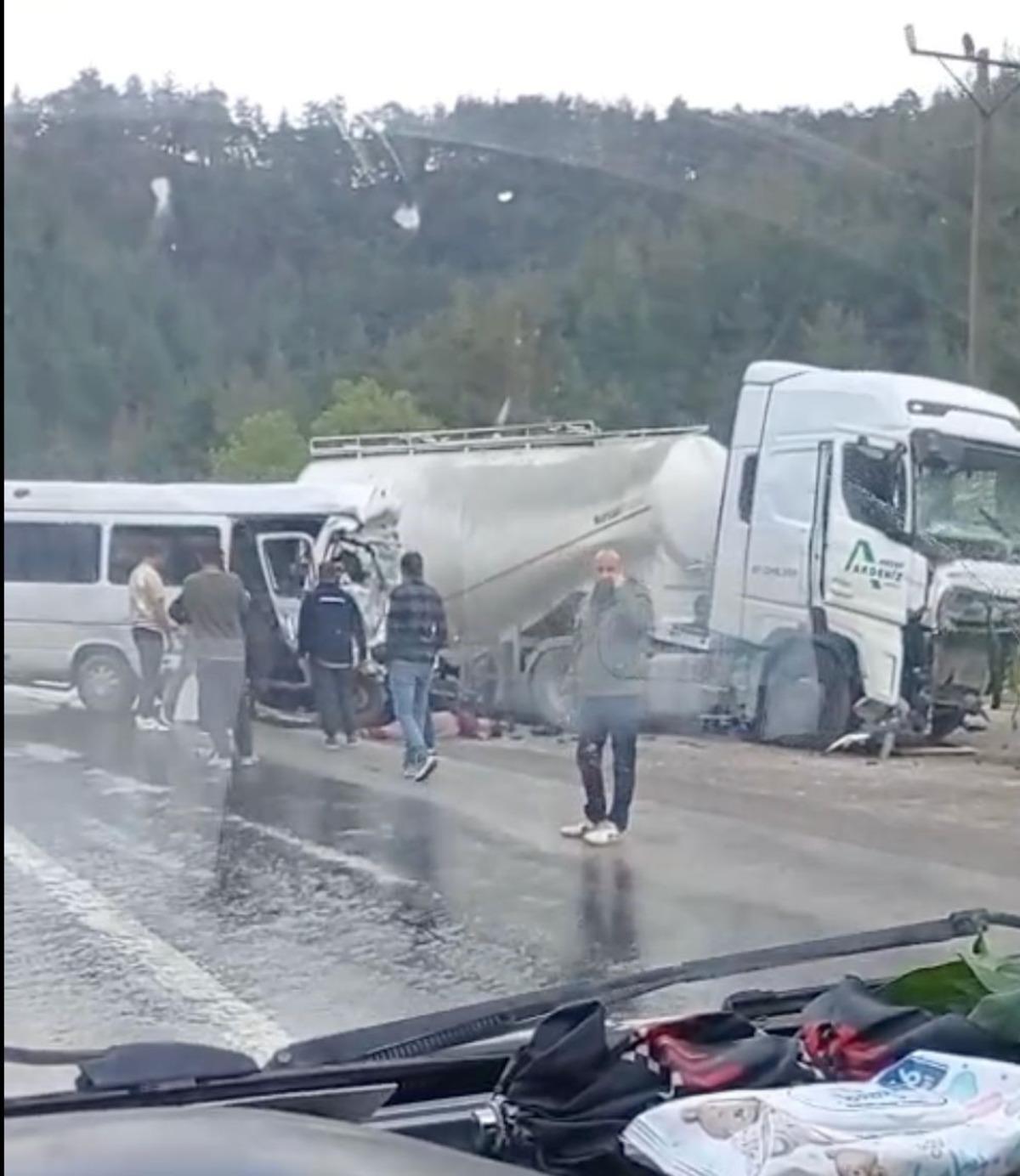 Burdur da feci kaza! 7 kişi hayatını kaybetti 1