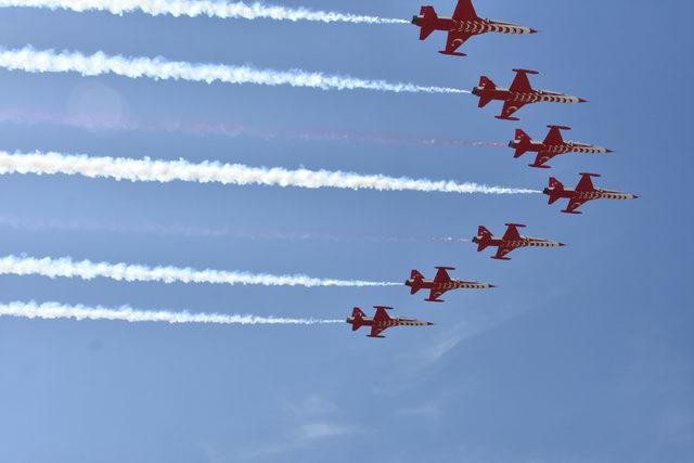 Solo Türk ve Türk Yıldızları'ndan Konya semalarında gösteri