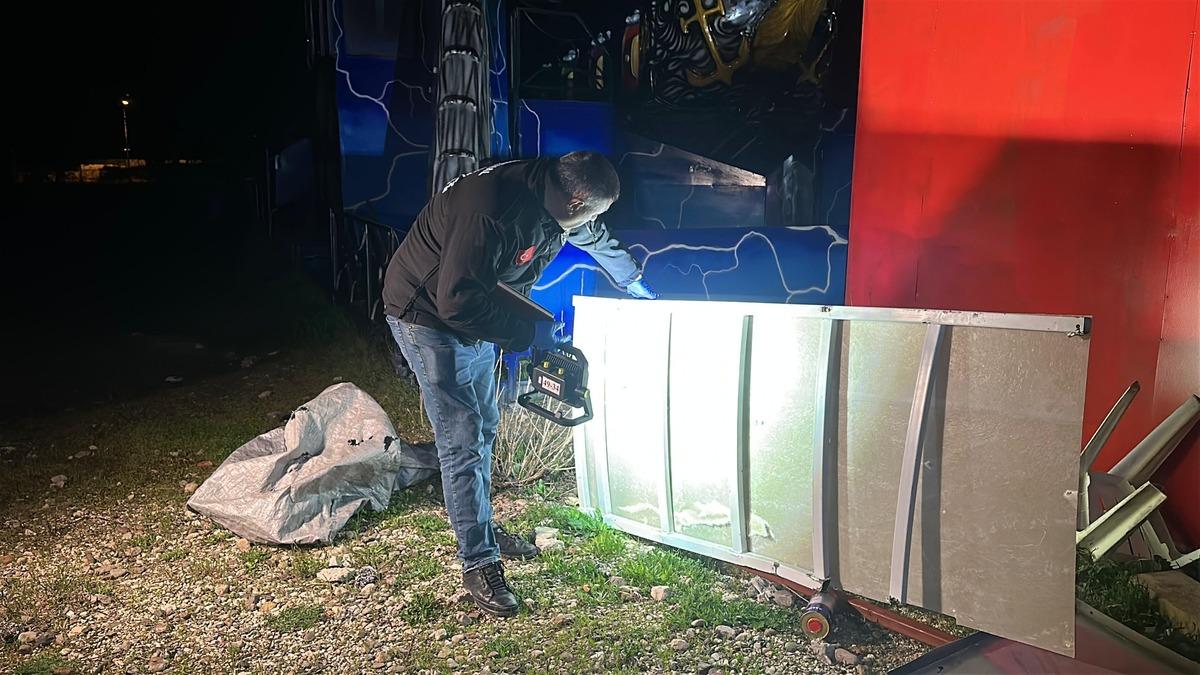 Lunaparkta korkun&ccedil; olay!  Sıfır yer &ccedil;ekimi  isimli oyun aletinden d&uuml;şerek hayatını kaybetti 4