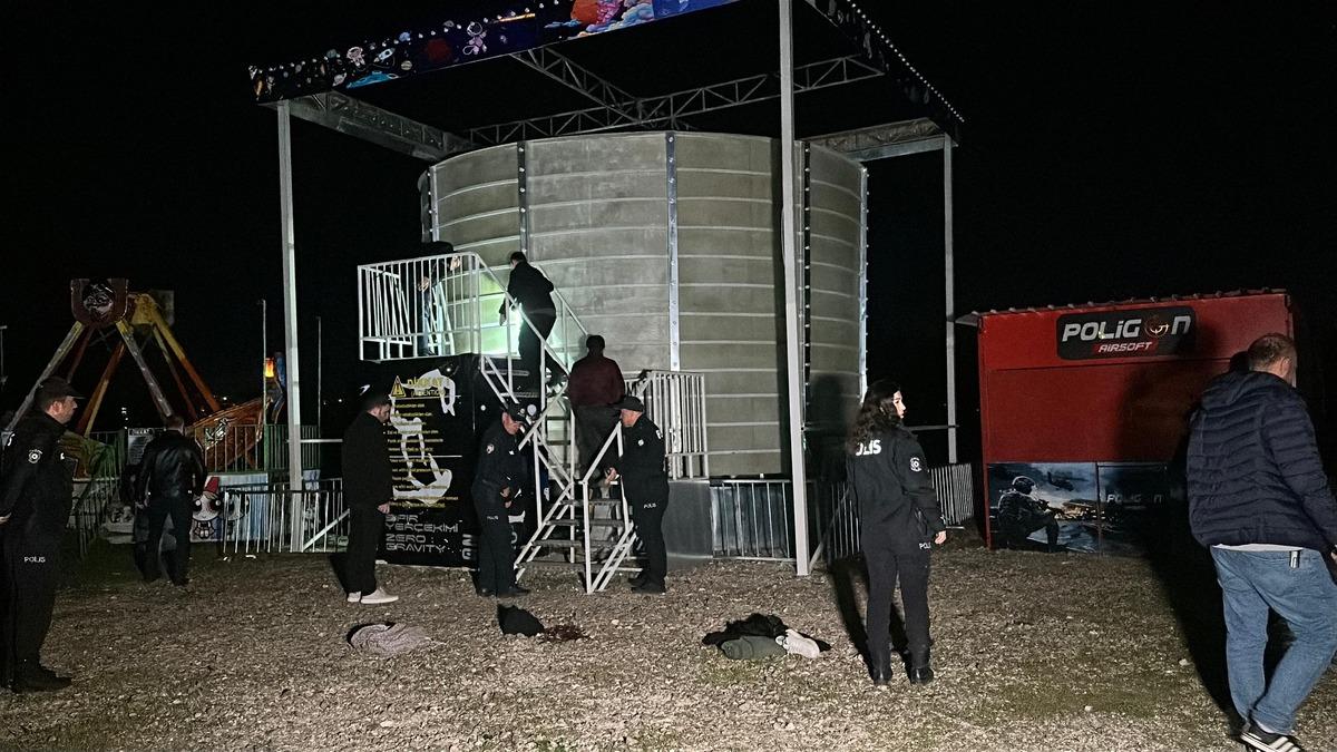 Lunaparkta korkun&ccedil; olay!  Sıfır yer &ccedil;ekimi  isimli oyun aletinden d&uuml;şerek hayatını kaybetti 1