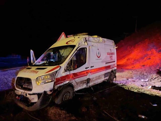Muş’ta ambulansı devrildi: 5 yaralı 2