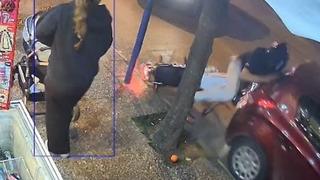 Motosiklet sürücüsünün ölümden döndüğü kaza kamerada