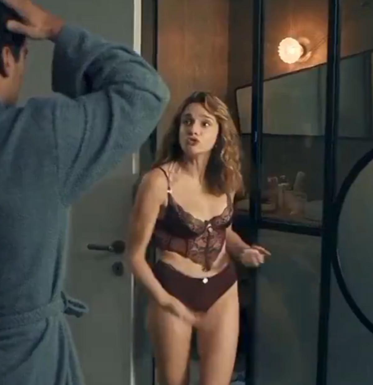 Miray Daner in Bize Bi şey Olmaz daki i&ccedil; &ccedil;amaşırlı hali g&uuml;ndemde 1