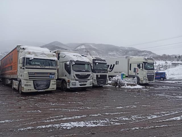 Posof ta kar yağışı nedeniyle yollar kapandı 2