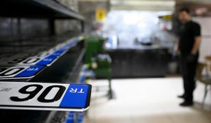 Plakalar i&ccedil;in yeni karar Resmi Gazete'de: &Uuml;cretsiz değiştirilecek