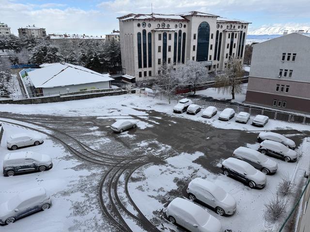 Erzurum, Ağrı ve Ardahan da kar etkisini s&uuml;rd&uuml;r&uuml;yor 1