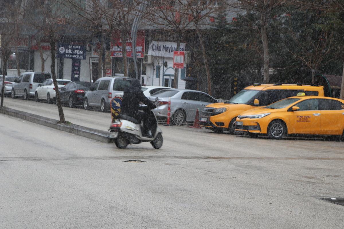 Van da sürpriz nisan karı: 11 yer ulaşıma kapandı 7