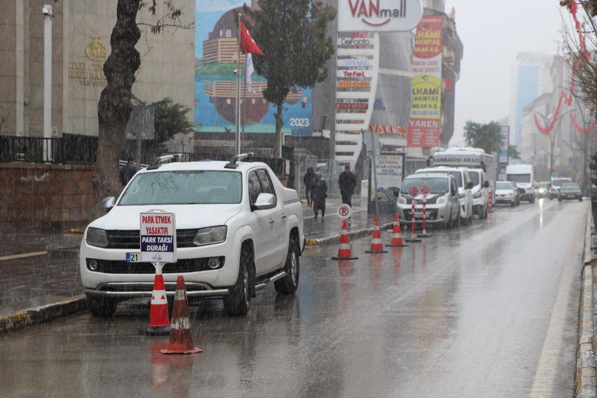 Van da sürpriz nisan karı: 11 yer ulaşıma kapandı 4