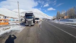 Kop Dağı&rsquo;nda buzlanma: Ağır tonajlı ara&ccedil;ların ge&ccedil;işine izin verilmiyor