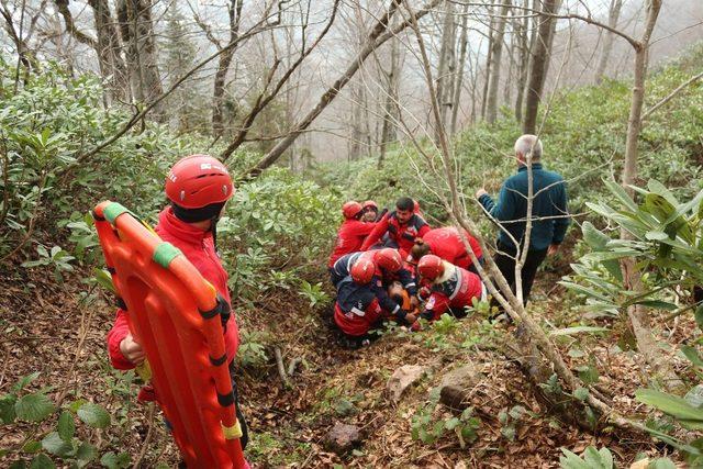 Rize’de UMKE personeline ‘Oryantiring, harita ve pusula kullanımı’ eğitimi