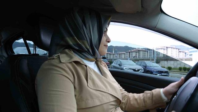 Rize&rsquo;nin kadın taksi şof&ouml;r&uuml; takdir g&ouml;r&uuml;yor 1