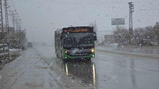 Van&rsquo;da 11 yerleşim yerinin yolu ulaşıma kapandı 5