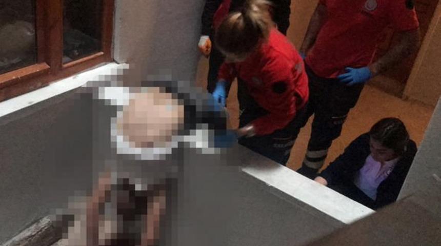 Aksaray'da arkadaşının oturduğu apartmanın boşluğunda &ouml;l&uuml; bulundu
