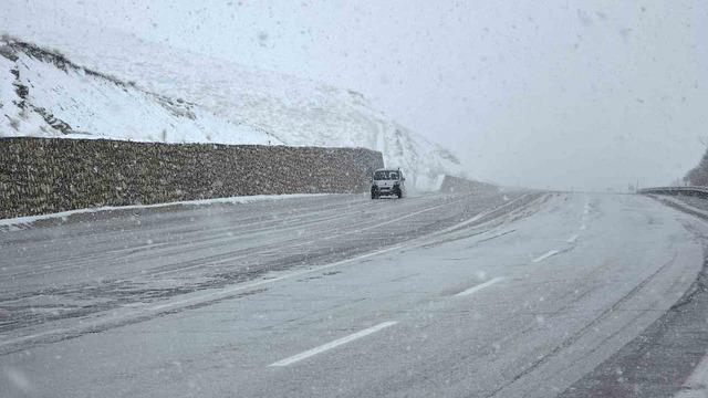 Van&rsquo;da 11 yerleşim yerinin yolu ulaşıma kapandı 4