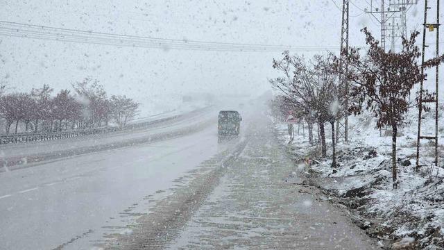 Van&rsquo;da 11 yerleşim yerinin yolu ulaşıma kapandı 3