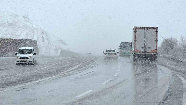 Van&rsquo;da 11 yerleşim yerinin yolu ulaşıma kapandı 1