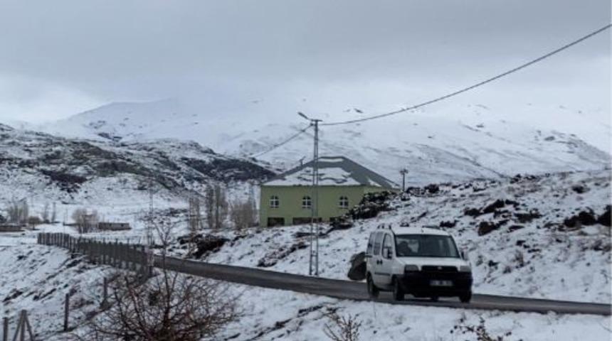 Ağrı&rsquo;da Nisan ayında kar s&uuml;rprizi