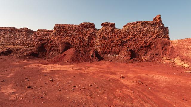 Dünyanın en renkli adası: Toprağından baharat yapılıyor!