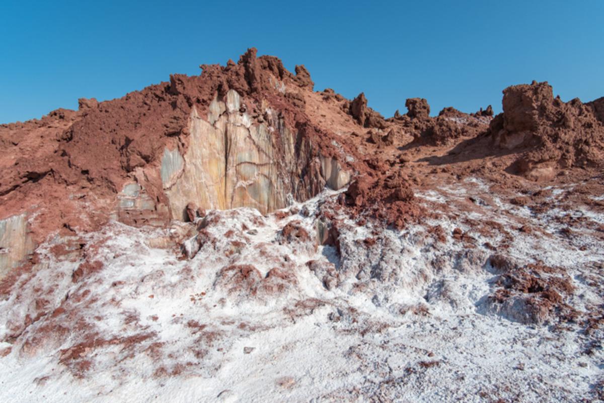 Dünyanın en renkli adası: Toprağından baharat yapılıyor! 2